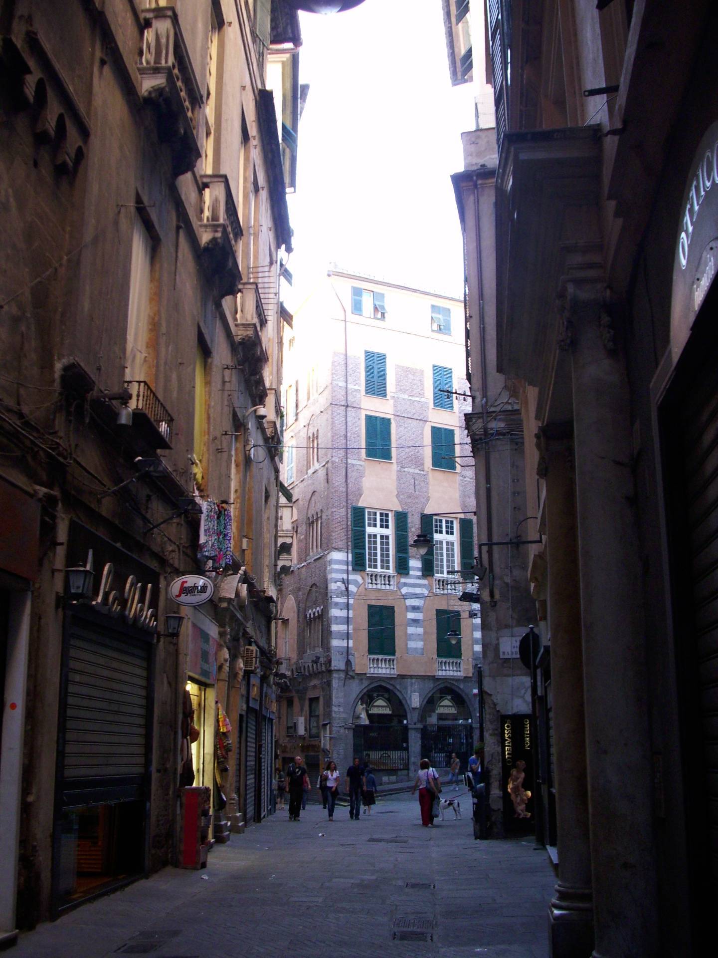 Locale commerciale in affitto a Genova, Centro Storico