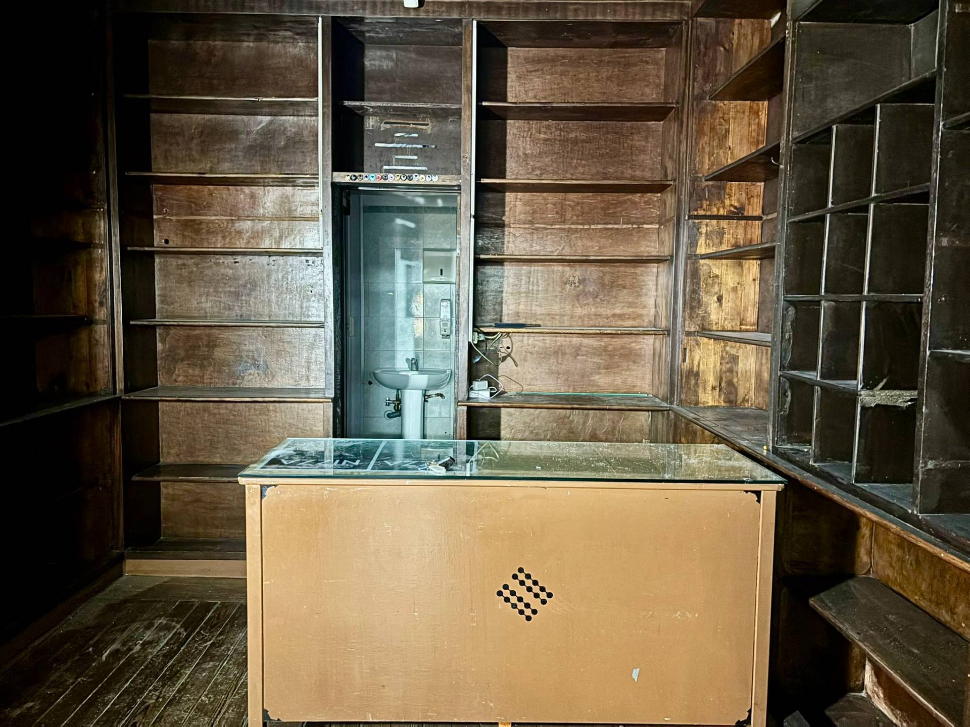 Locale commerciale in affitto a Genova, Centro Storico