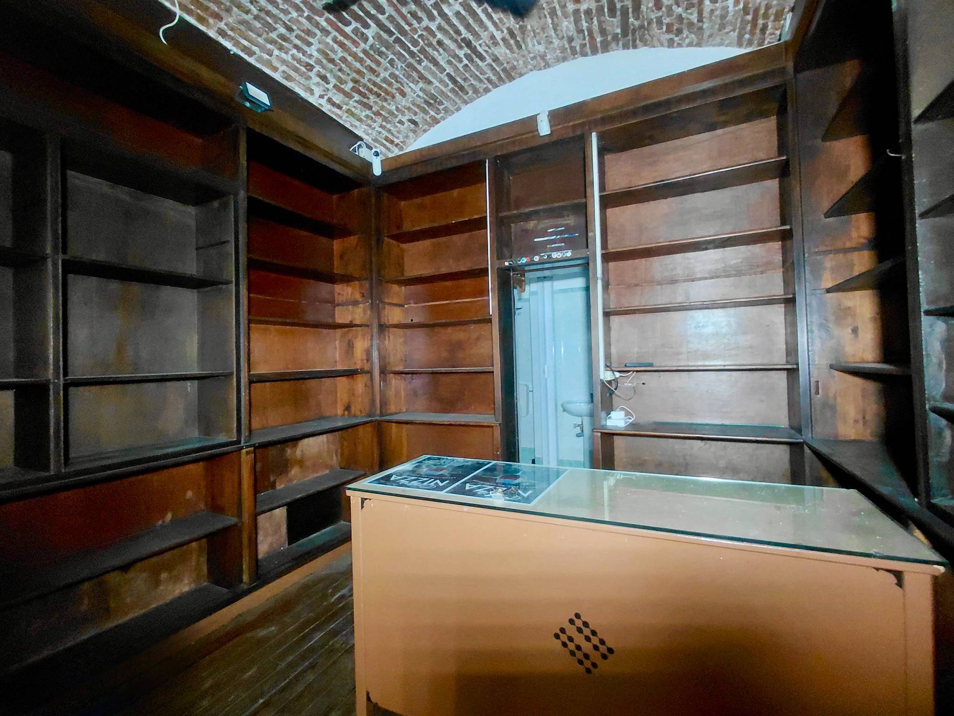 Locale commerciale in affitto a Genova, Centro Storico