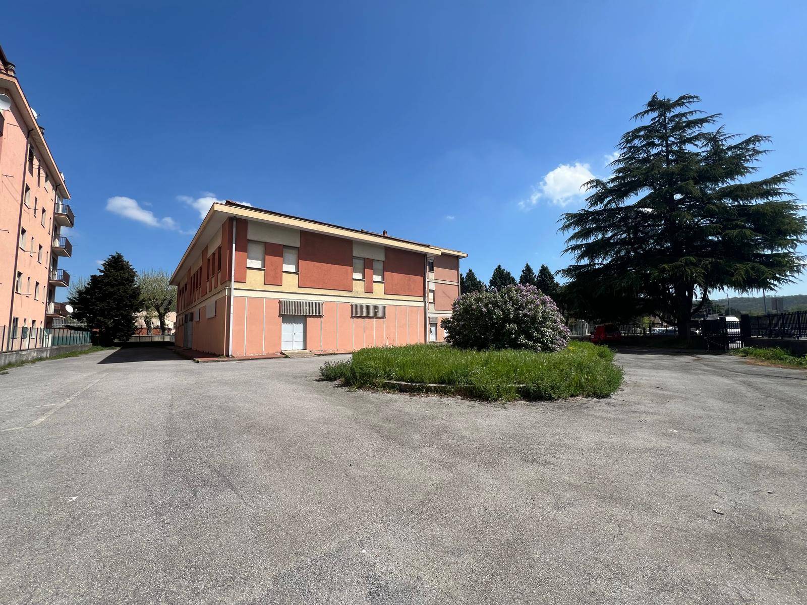 Locale commerciale in vendita a Cairo Montenotte