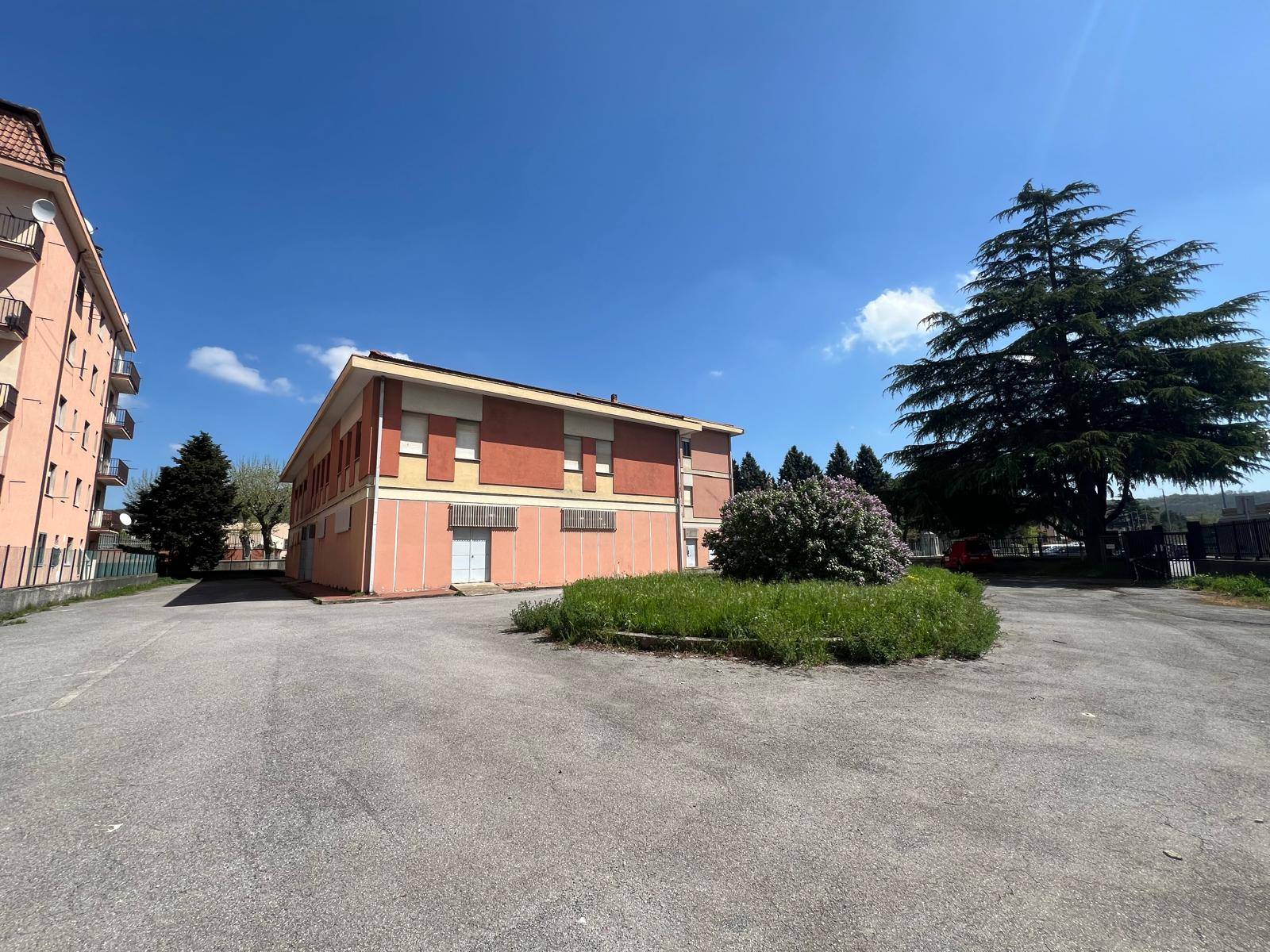 Locale commerciale in vendita a Cairo Montenotte