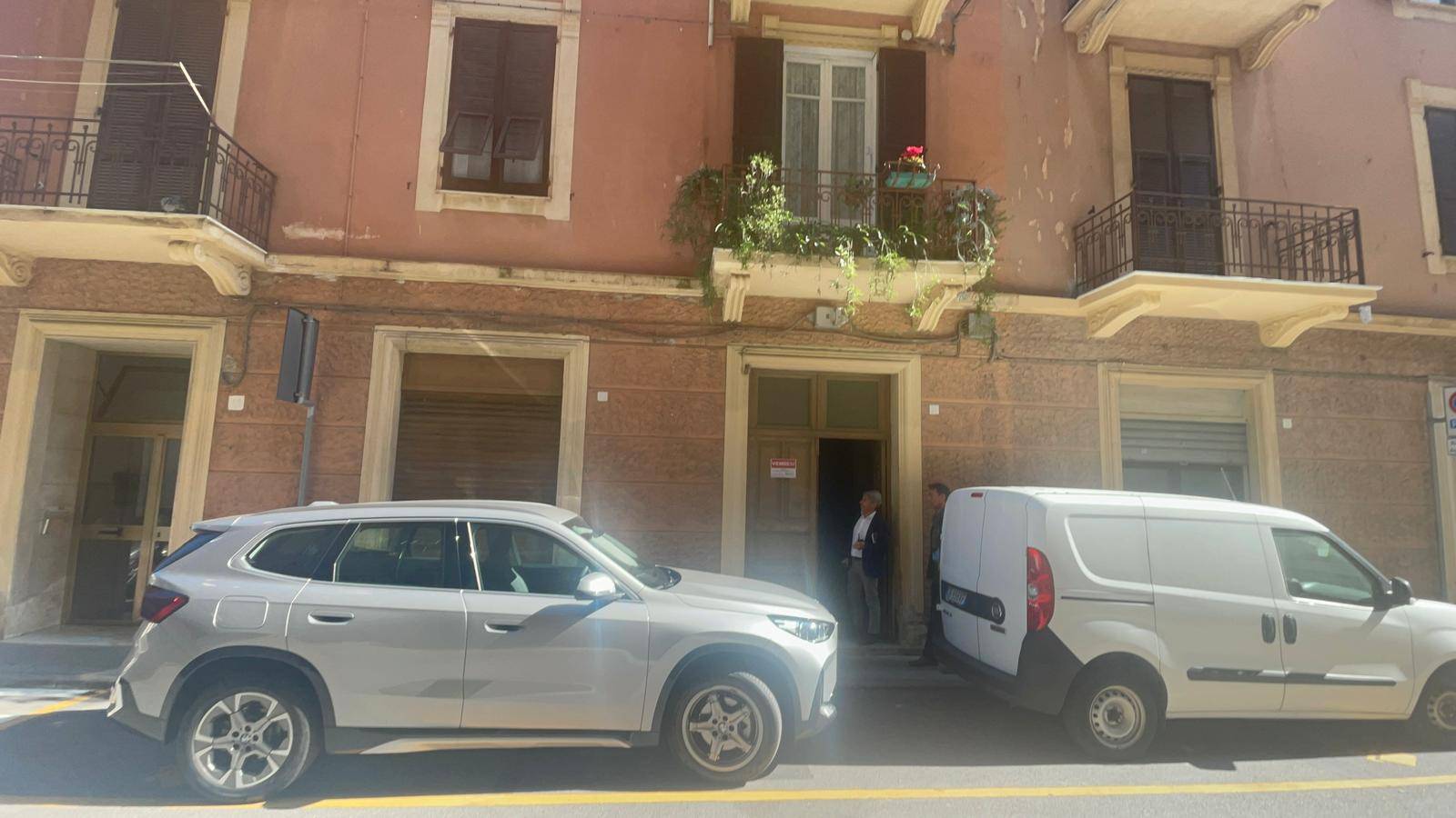 Locale commerciale in vendita a Vado Ligure