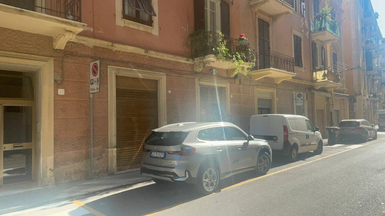 Locale commerciale in vendita a Vado Ligure