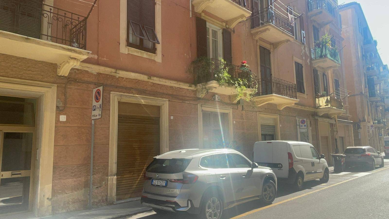 Locale commerciale in vendita a Vado Ligure