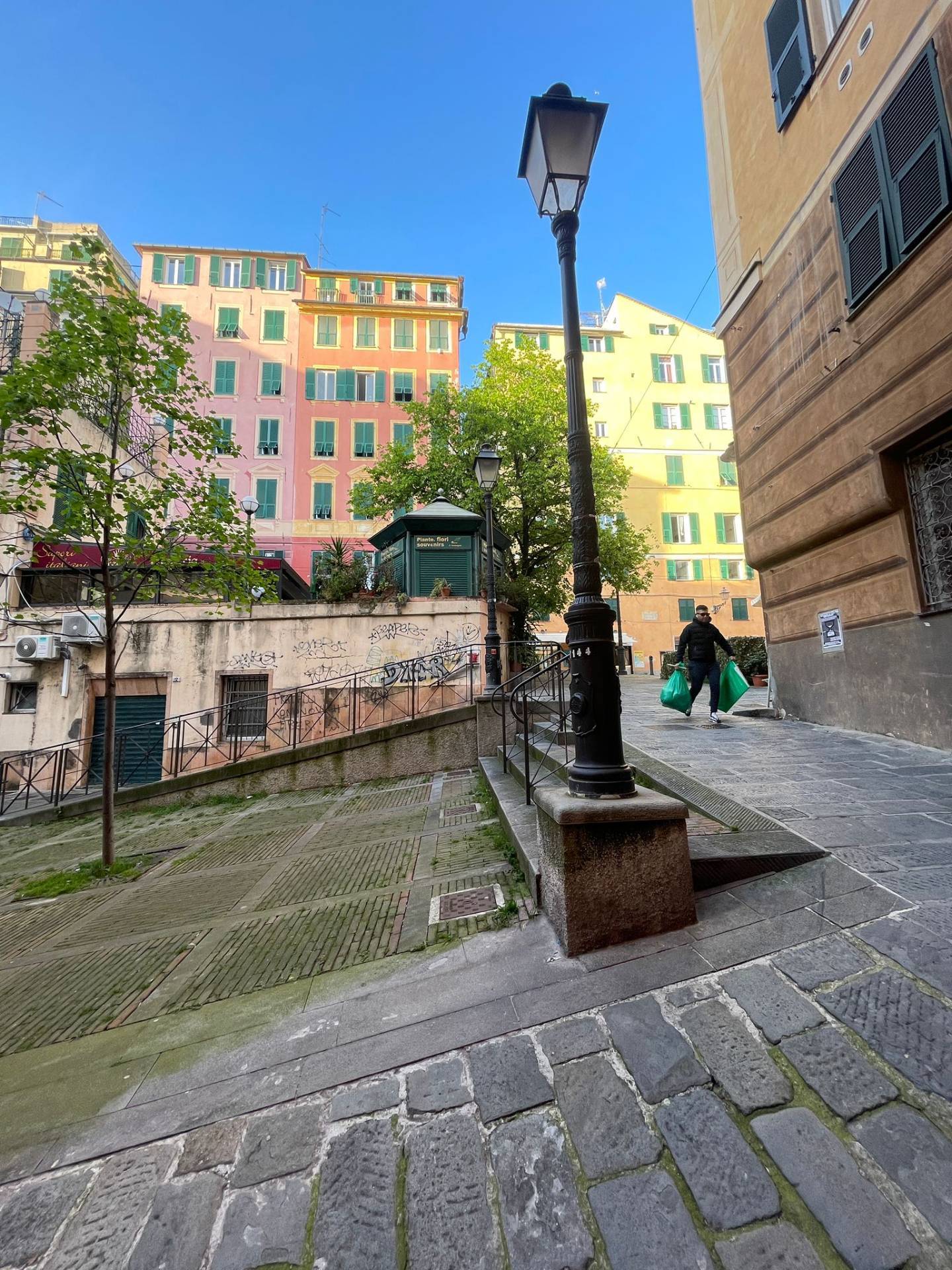 Locale commerciale in affitto a Genova, Centro Storico
