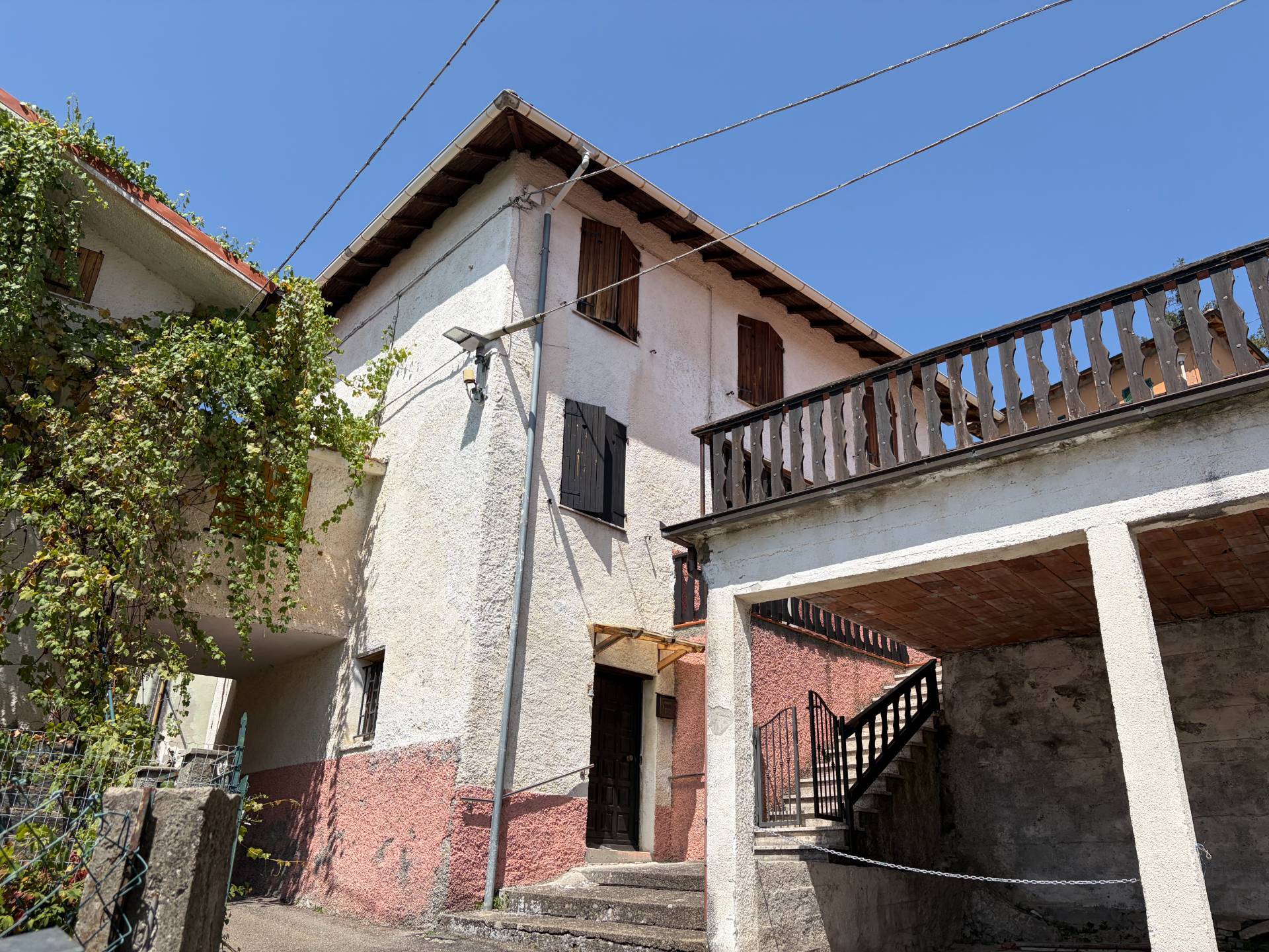 Villa bifamiliare in vendita a Mongiardino Ligure