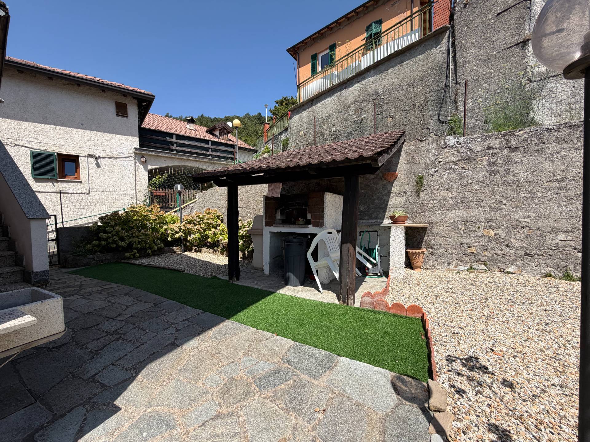 Villa bifamiliare in vendita a Mongiardino Ligure