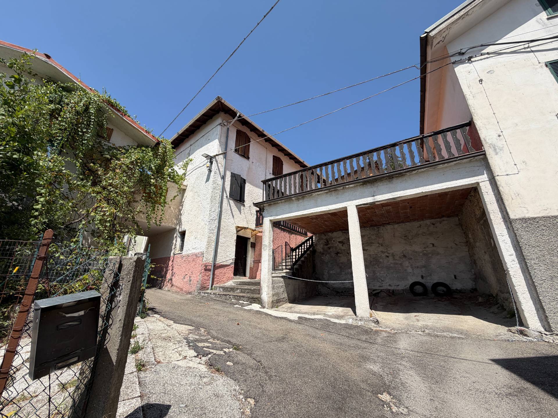 Villa bifamiliare in vendita a Mongiardino Ligure