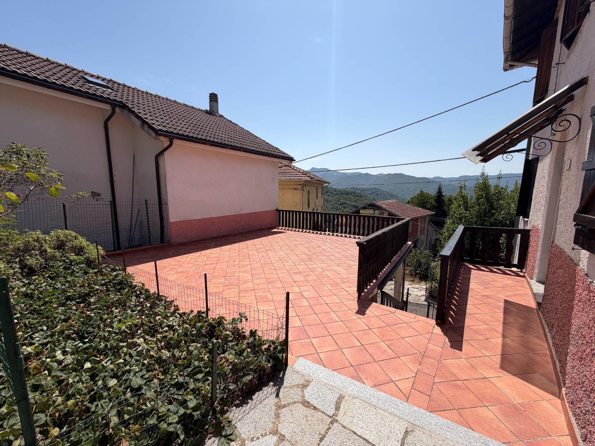 Villa bifamiliare in vendita a Mongiardino Ligure