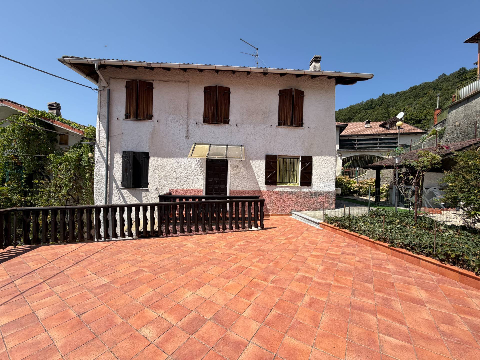 Villa bifamiliare in vendita a Mongiardino Ligure