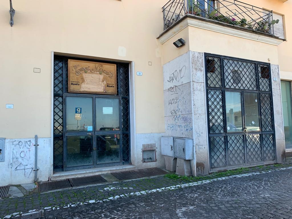 Locale commerciale in affitto a Frascati