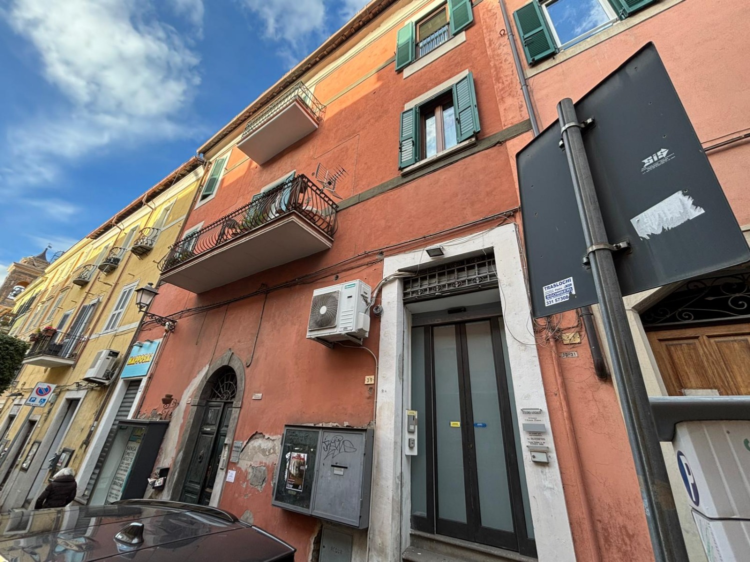 Locale commerciale ristrutturata a Marino