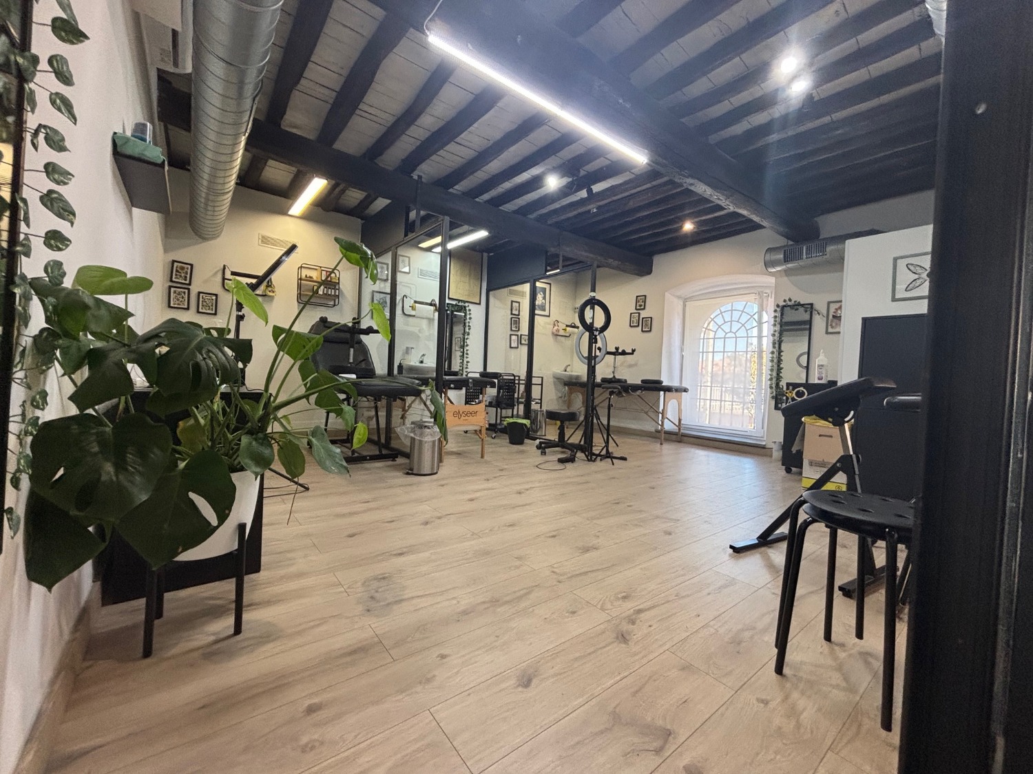 Locale commerciale in vendita a Grottaferrata