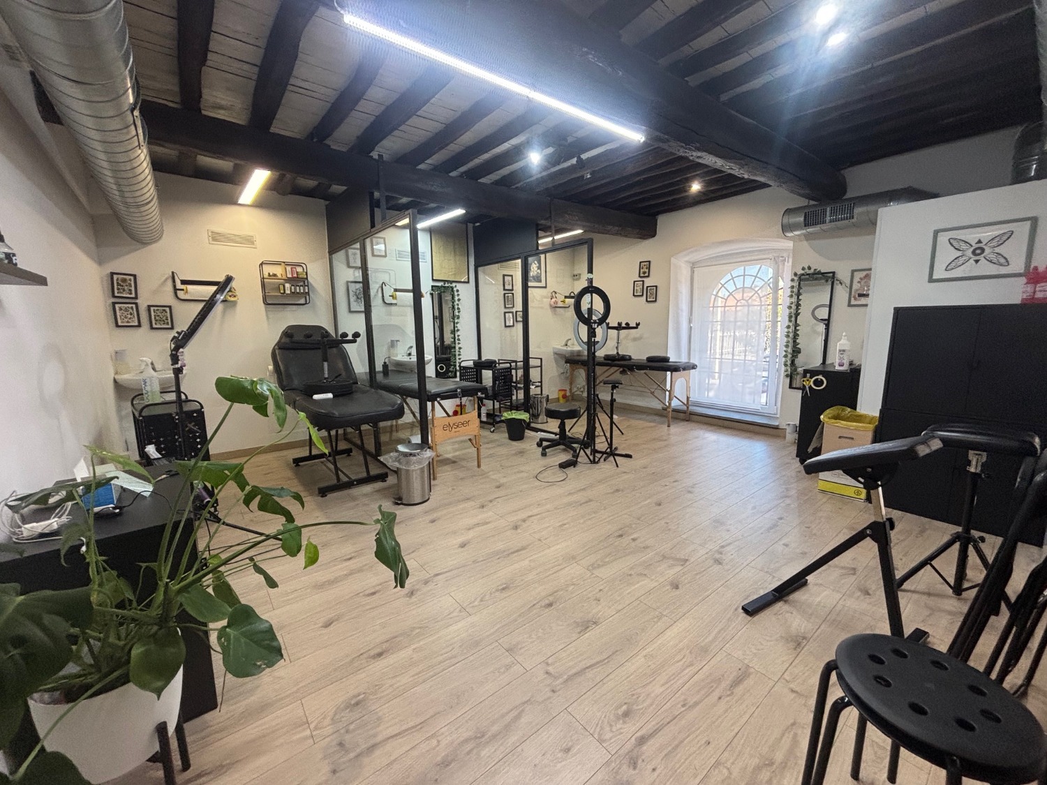 Locale commerciale in vendita a Grottaferrata