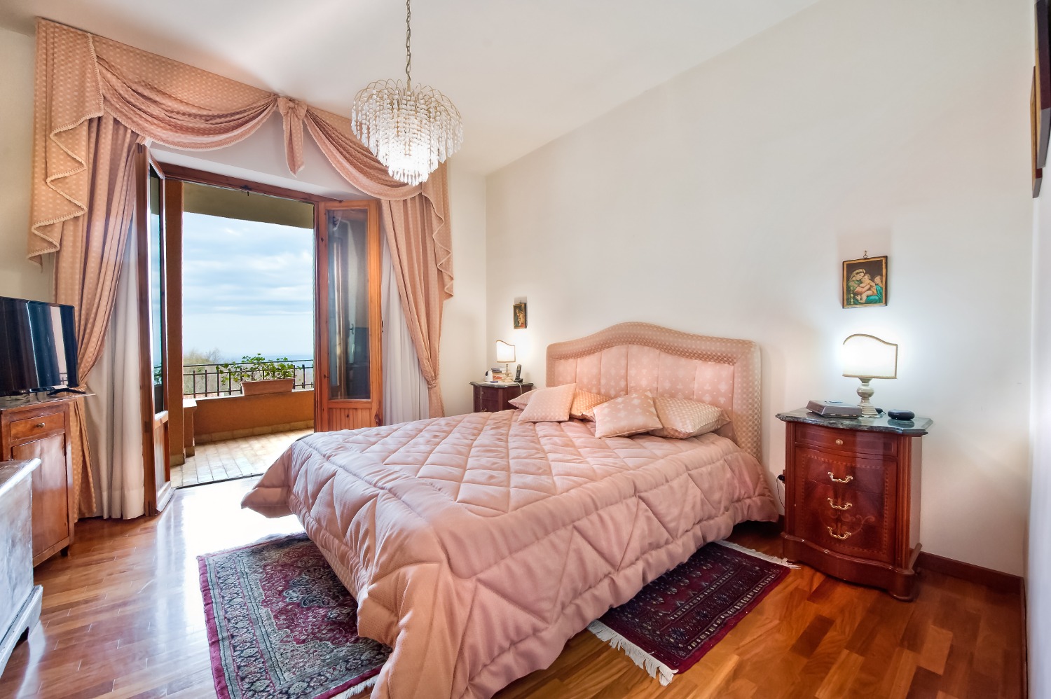 Villa con terrazzo a Monte Porzio Catone