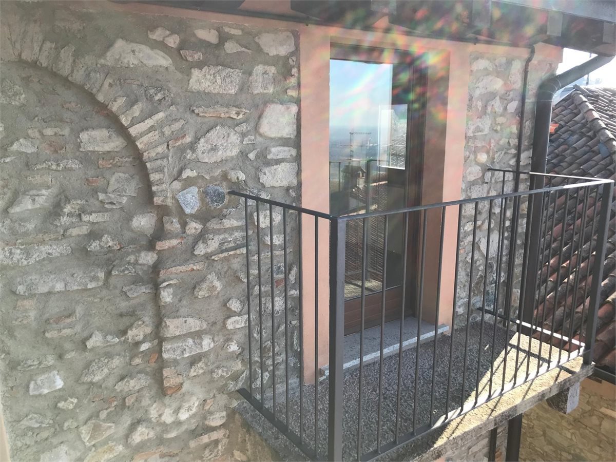 Trilocale in vendita, Colle Brianza ravellino