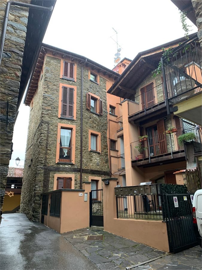 Trilocale in vendita, Colle Brianza ravellino