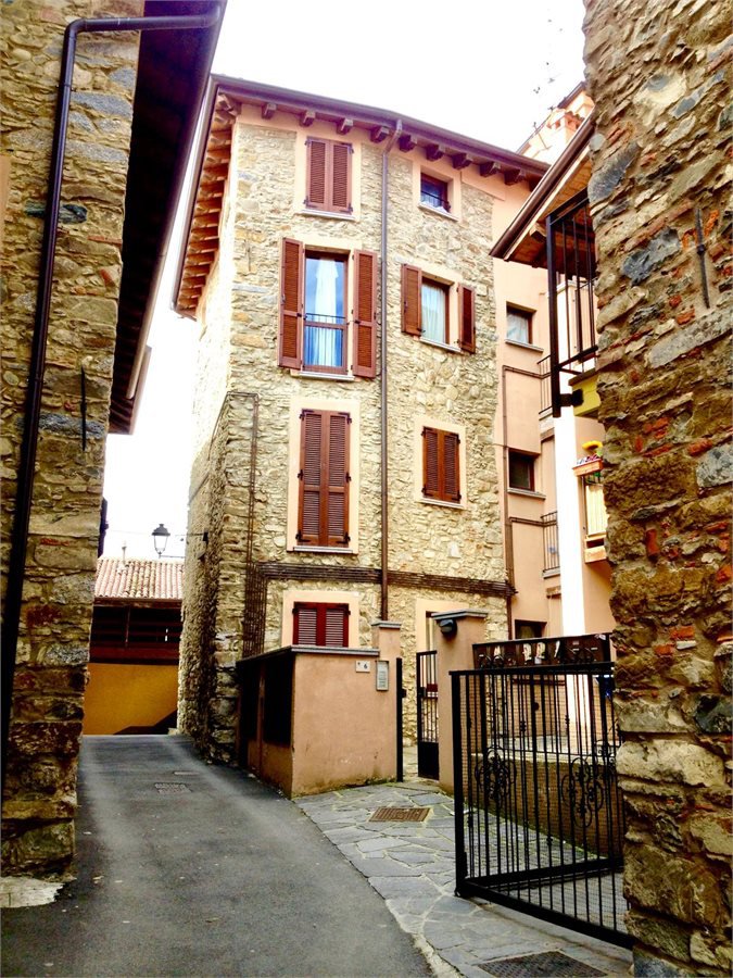 Trilocale in vendita, Colle Brianza ravellino