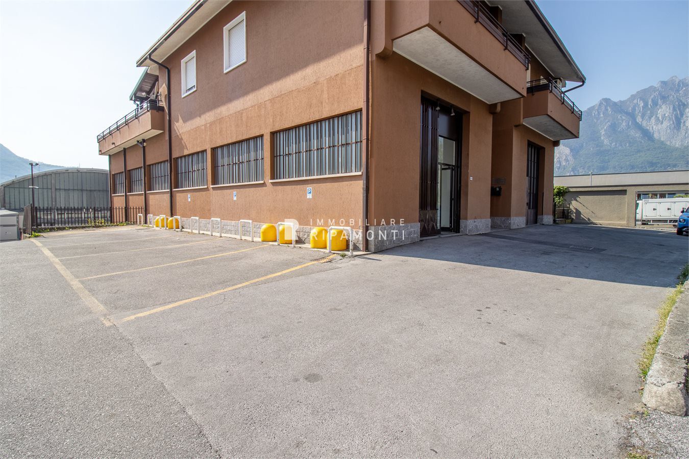 Locale commerciale in vendita a Lecco