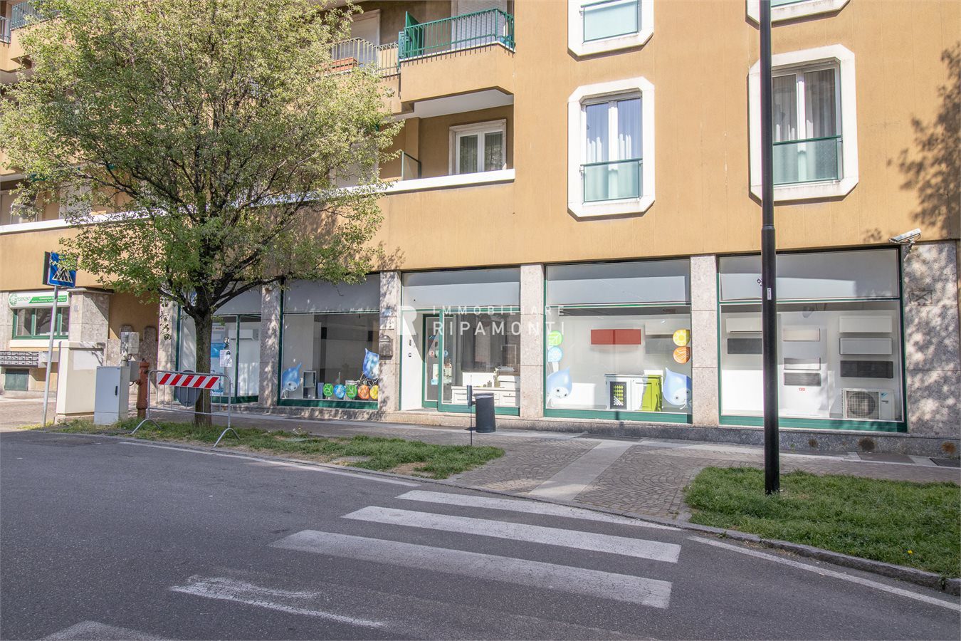 Locale commerciale in vendita a Lecco