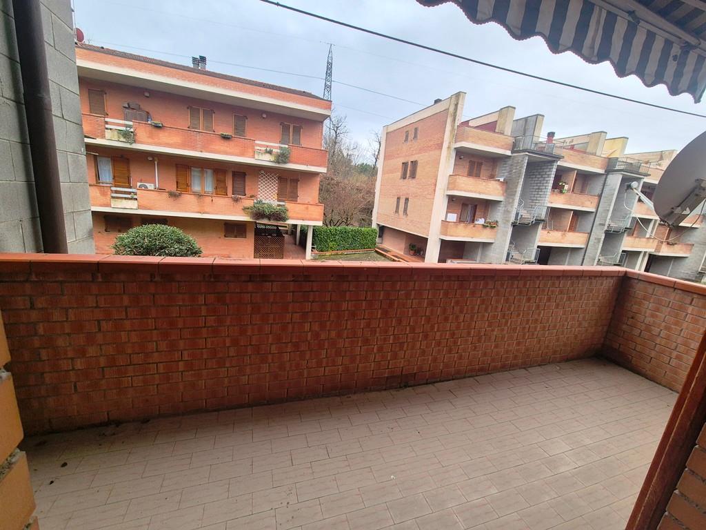 Appartamento con terrazzi, Siena costalpino