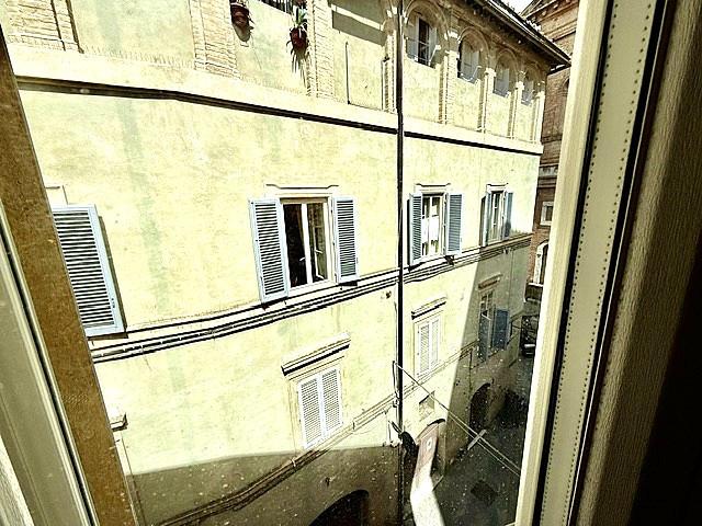 Appartamento con terrazzo, Siena centro storico