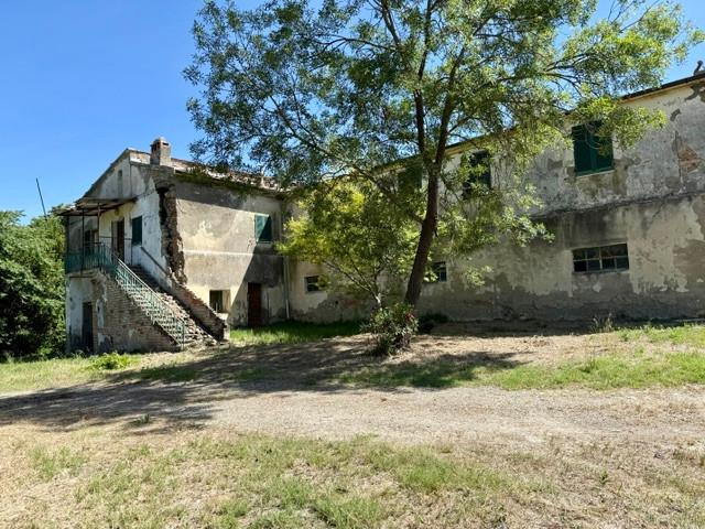 Rustico da ristrutturare a Volterra