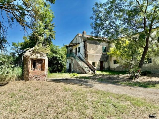 Rustico da ristrutturare a Volterra