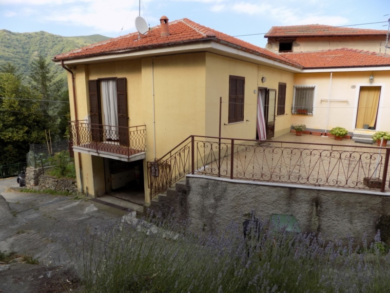 Casa indipendente in vendita a Borgomaro