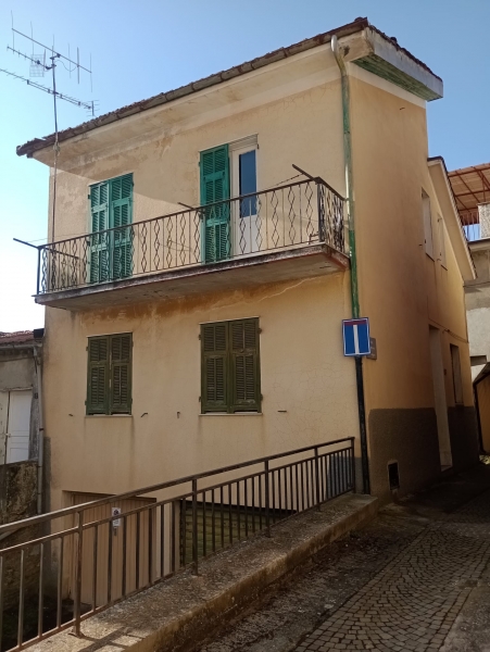 Casa indipendente da ristrutturare a Aurigo