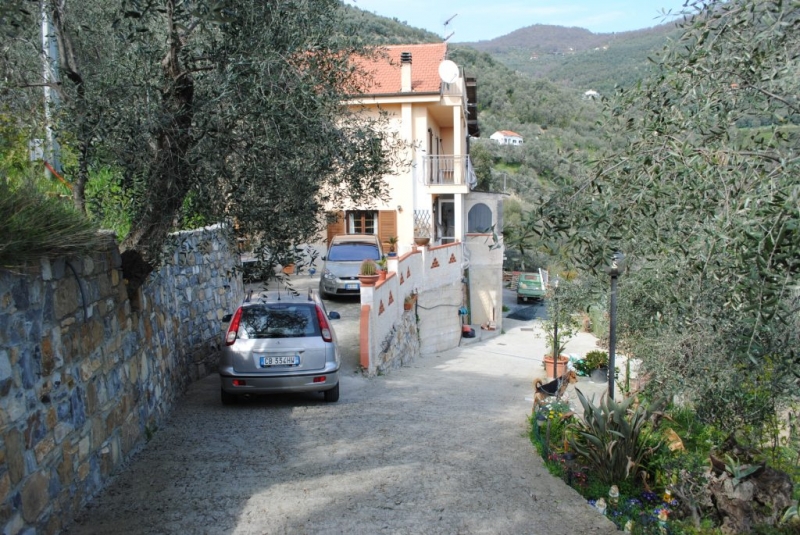 Casa indipendente con giardino a Pontedassio