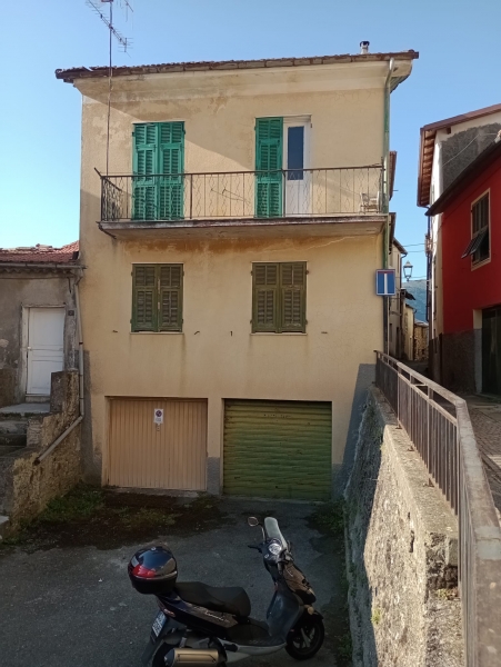 Casa indipendente da ristrutturare a Aurigo