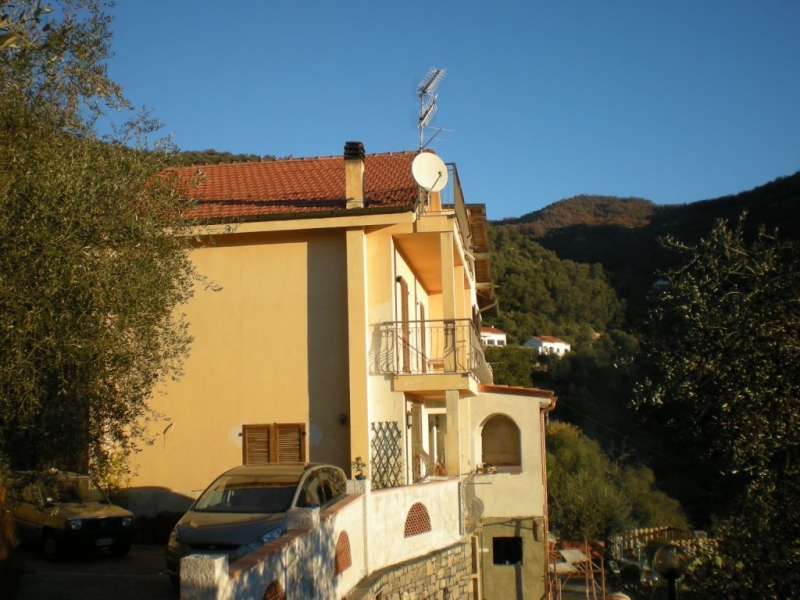 Casa indipendente con giardino a Pontedassio