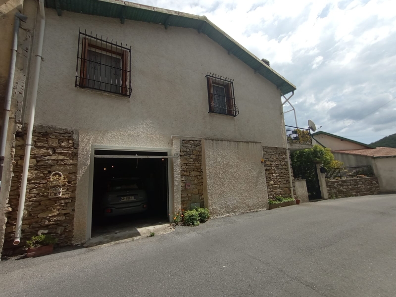 Casa indipendente con giardino a Borgomaro