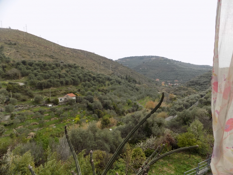 Casa indipendente da ristrutturare a Imperia