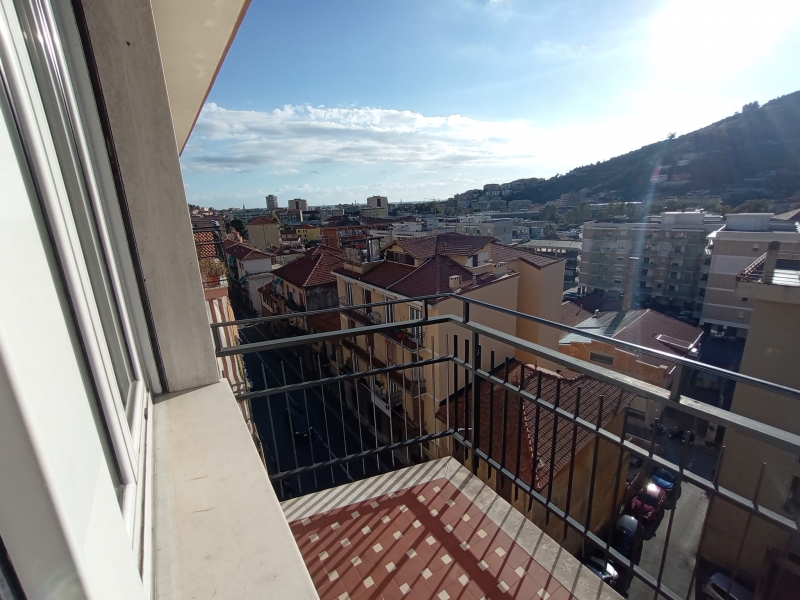 Quadrilocale in affitto a Imperia