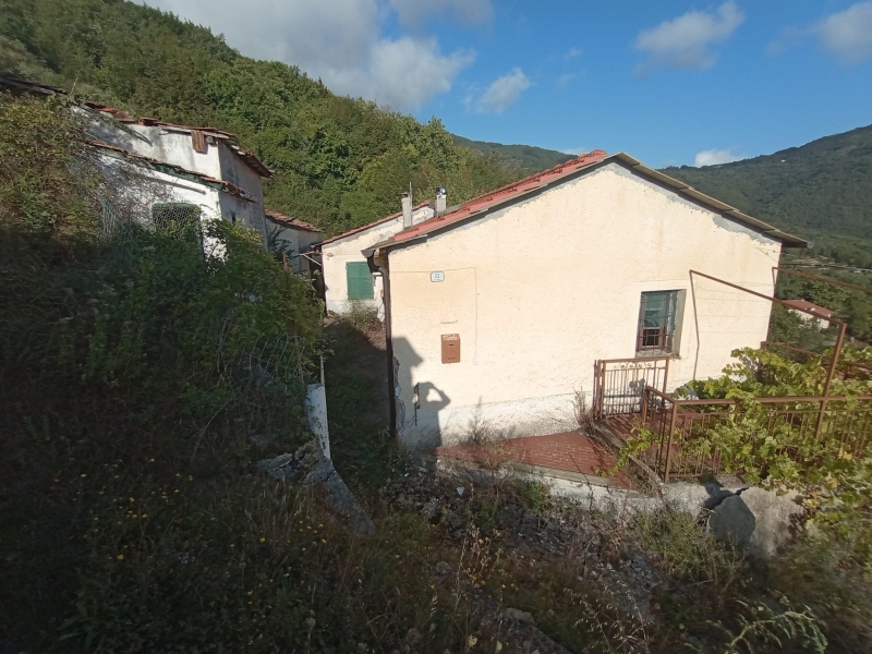 Casa indipendente con giardino a Borgomaro