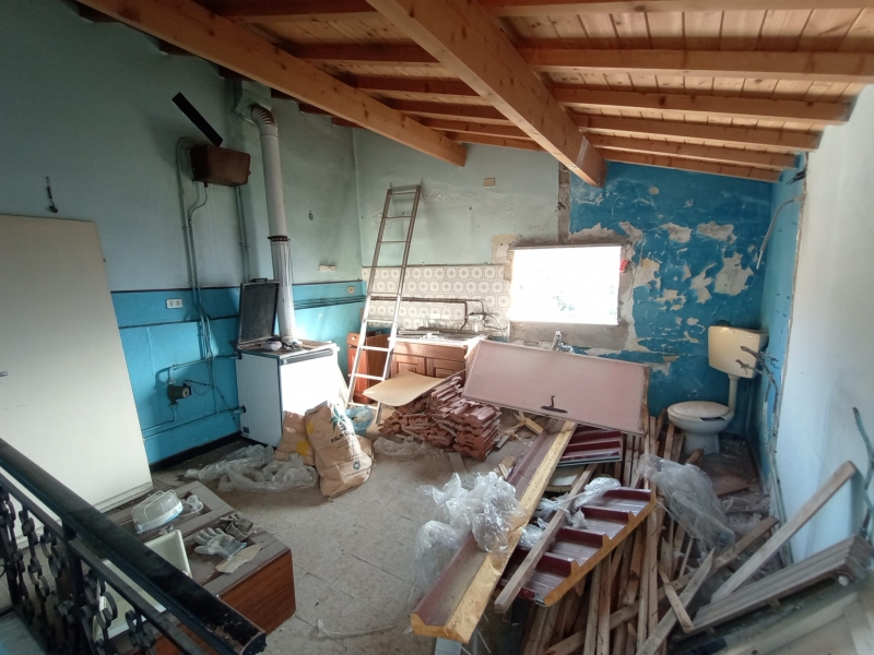 Quadrilocale da ristrutturare a Lucinasco