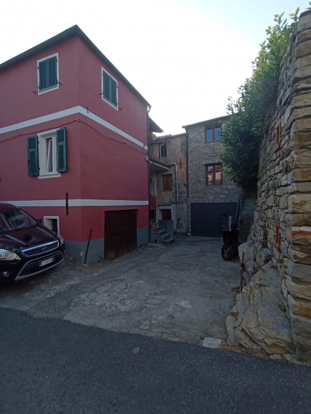 Quadrilocale da ristrutturare a Lucinasco