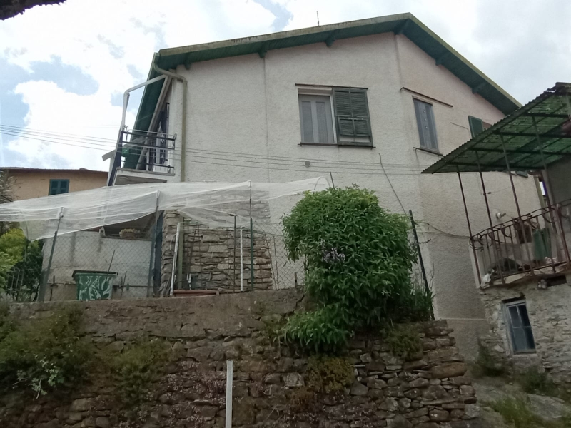 Casa indipendente con giardino a Borgomaro