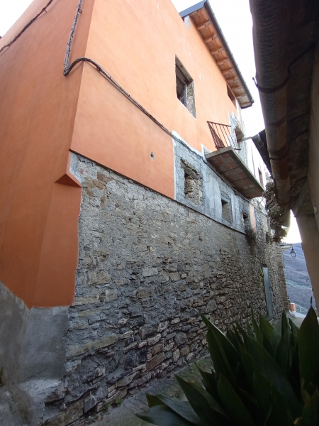 Casa indipendente con terrazzi a Cesio
