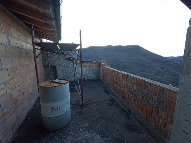 Casa indipendente con terrazzi a Cesio