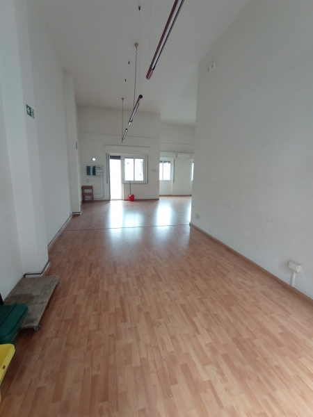 Locale commerciale da ristrutturare a Imperia