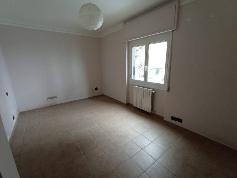 Trilocale con terrazzo a Riva Ligure