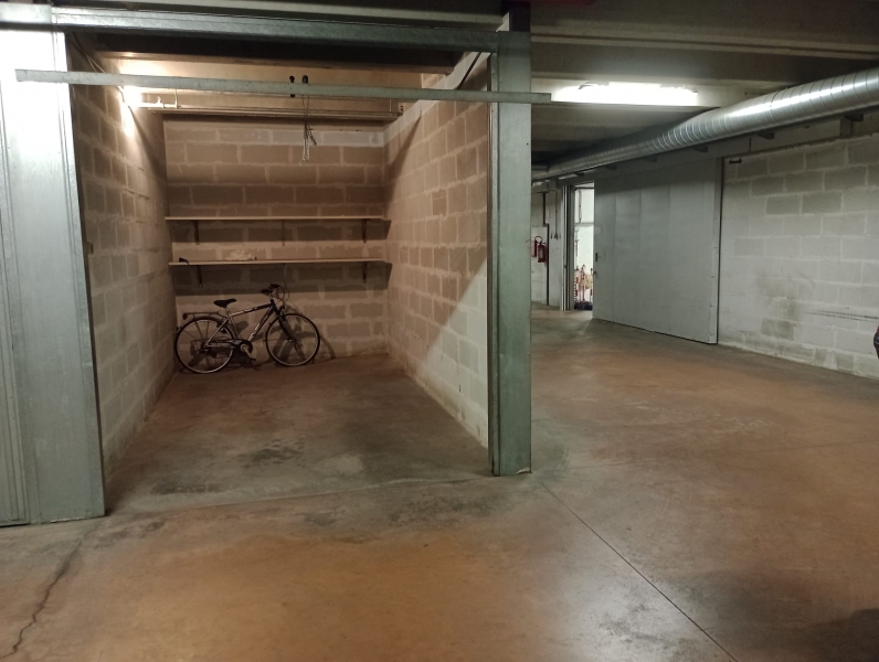 Box/Garage 16mq in vendita a Imperia