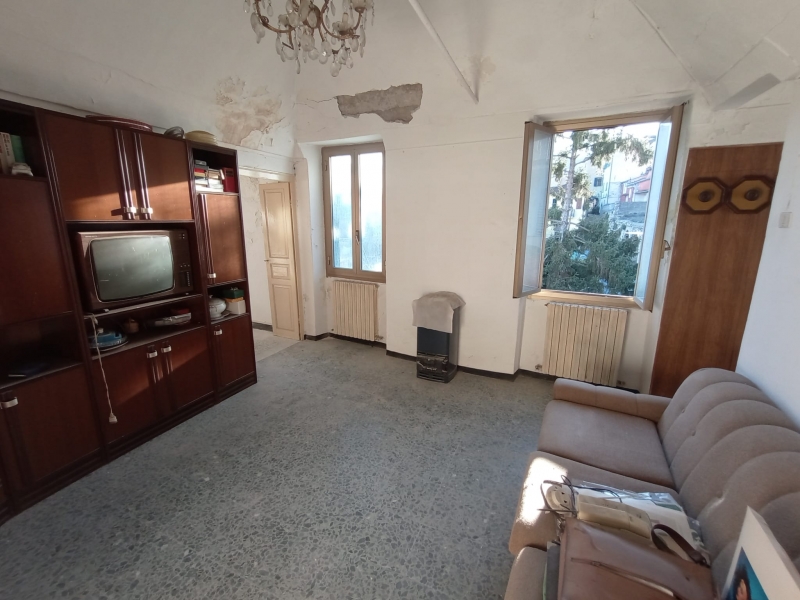 Quadrilocale da ristrutturare a Pontedassio