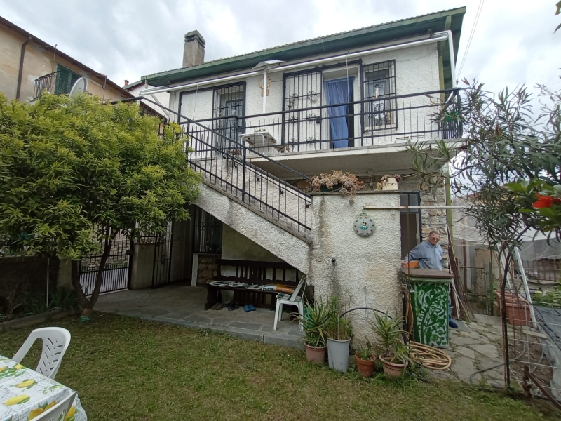 Casa indipendente con giardino a Borgomaro