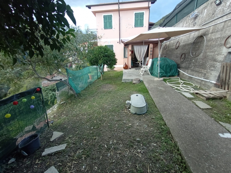Trilocale con giardino a Chiusanico