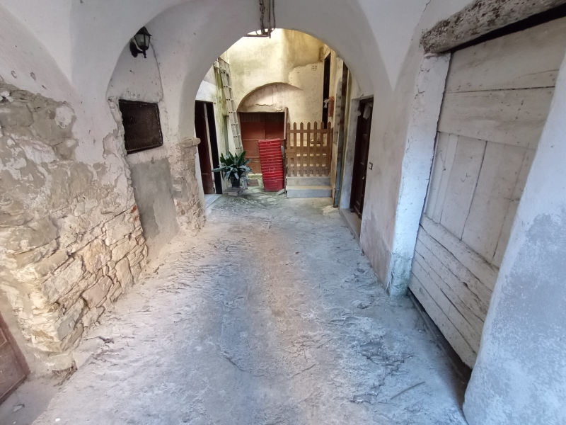 Quadrilocale da ristrutturare a Pontedassio