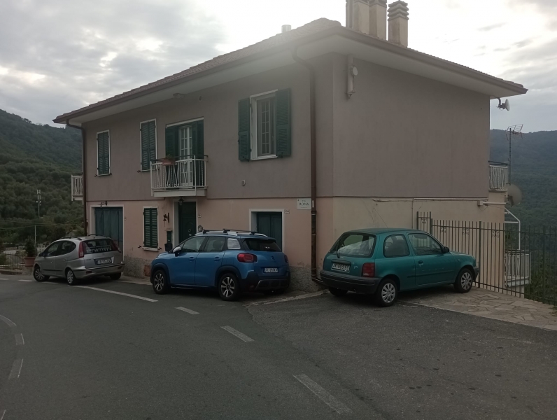 Casa indipendente con giardino a Cesio